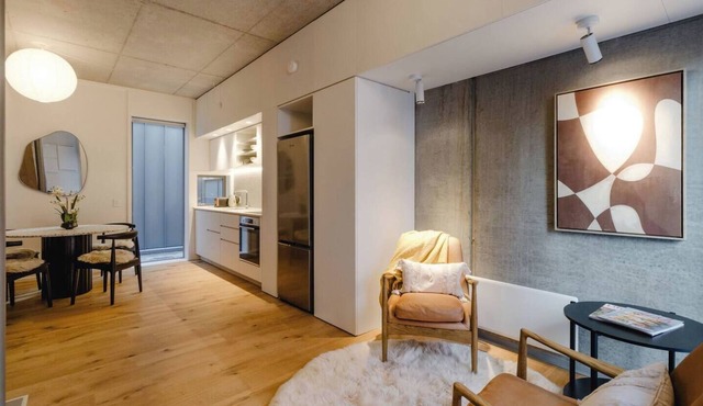 Executive 2BR Designer Townhouse + Rooftop Oasis