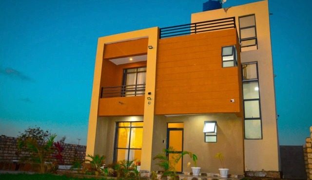 Executive 3bdrm villa with private pool on 2 min from the beach
