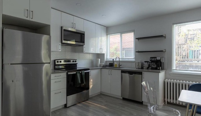 Executive 3BR with AC Monthly Stays East Ottawa