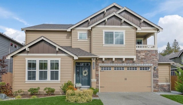 Executive 4BR/3BA, Home Theater + Fitness Room, 60-90 Day Lease, Renton