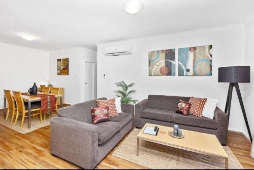 Executive Apt - 2BR 1BA w Parking