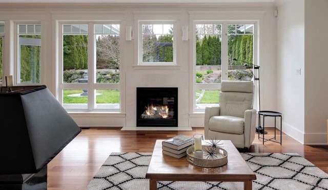 Executive Bungalow - 40 mins from Victoria and Nanaimo. BC
