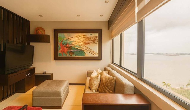 Executive & Elegant Waterfront Residence 2BR
