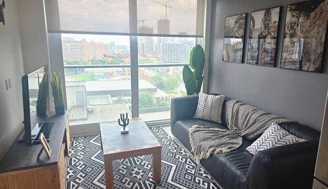 Executive Furnished 2 Bedroom in Toronto | Elm Ledbury