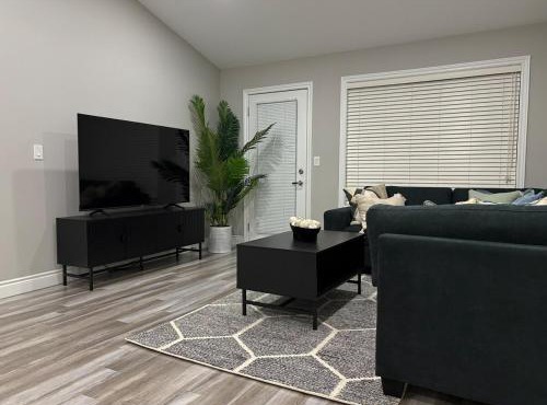 Executive Home in Windsor close to the airport