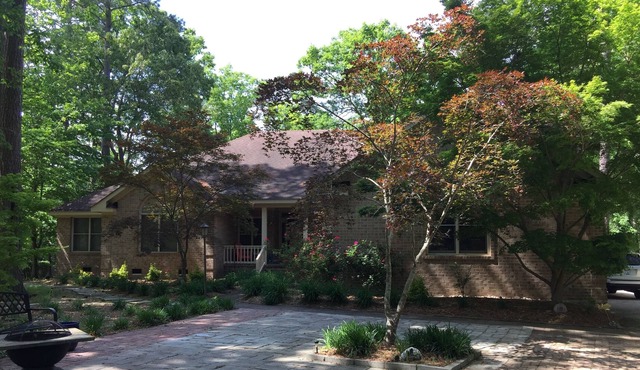 Executive home on the lake!