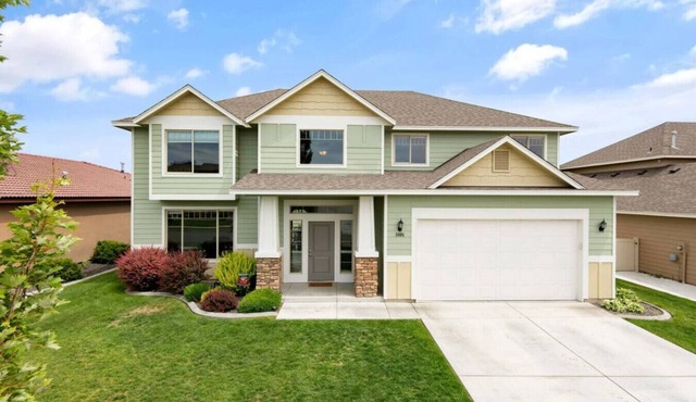 Executive Home, Private Yard & Garage 5/3 - #3005