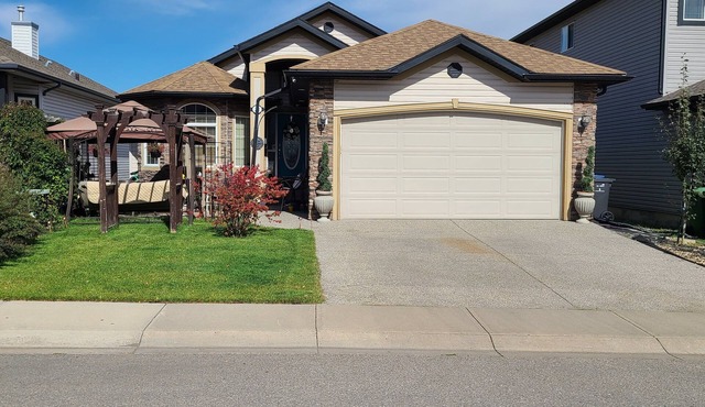 Executive house W secluded beach on lake Chestermere