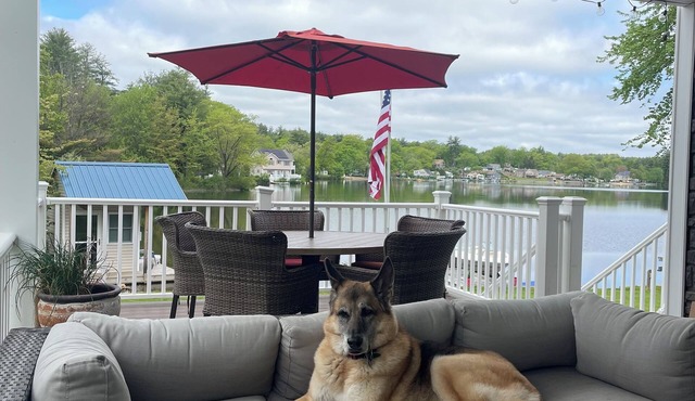 Executive Lake Front, Hot Tub, Fire Pit, Floating Office, Infrared Sauna, Pets