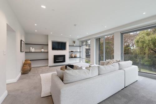 Executive Living Space on Avon River