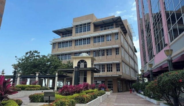 EXECUTIVE LOFT - Work or tourism in bustling, safe urban center &business hub.