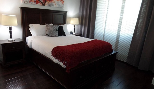 Executive Luxury Rental Within Walking Distance To Stampede Park And Downtown