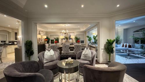 Executive Luxury Stay Corporate Paradise in South Richvale