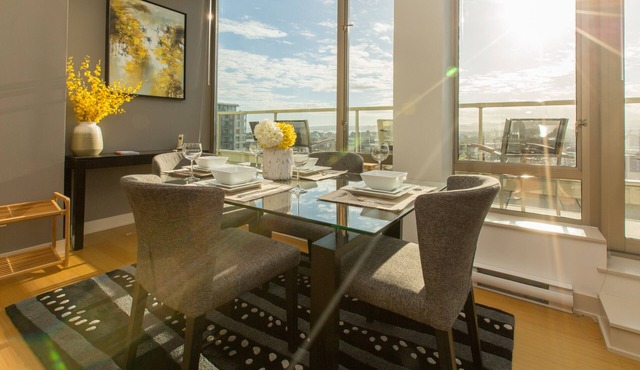 Executive Luxury Suite - Everything's Just Down The Street Suite!