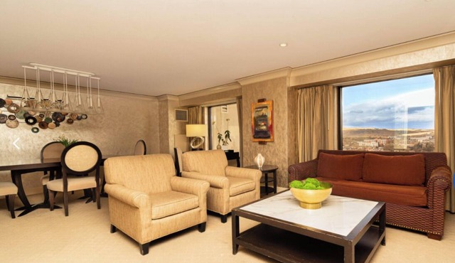 EXECUTIVE LUXURY SUITE in Reno with WiFi, AC