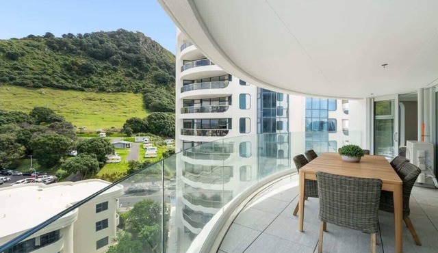 Executive Oceanside Apartment