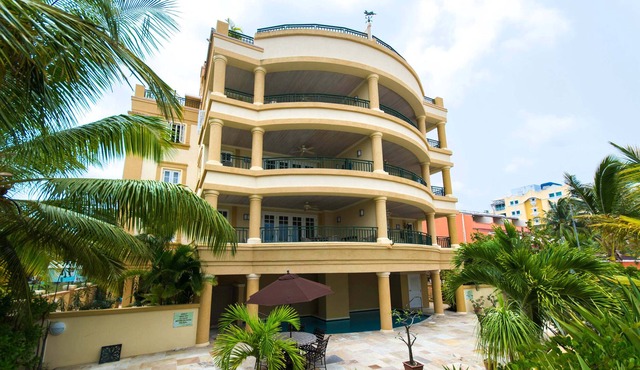 Executive One Bedroom Condo W/Pool