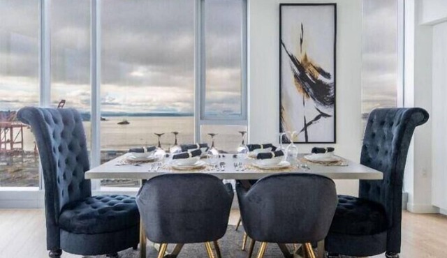 Executive Penthouse with 4-point View Live Work 97 Walk Score 100 Transit Score