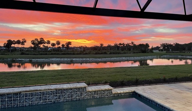 Executive Pool Home Overlooking Lake In Gated Community A True Oasis!