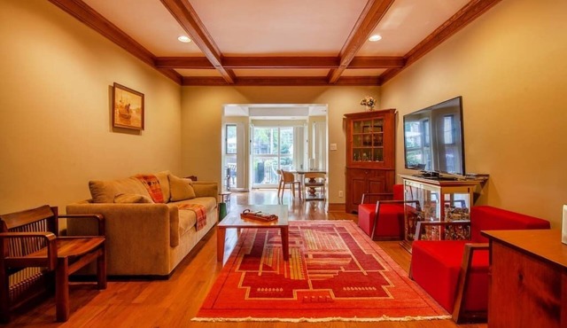 Executive renovated 3br/3b row house