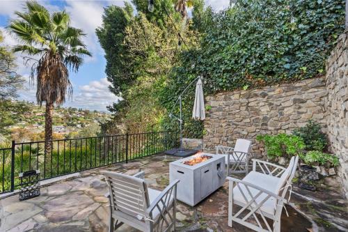 Executive Retreat - Renovated - Spacious - Views
