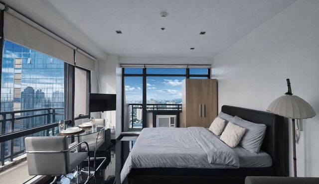 Executive Studio w/Sunset View - Makati CBD