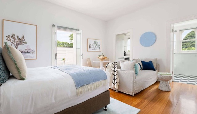 Executive Studio With Patio Near Trains