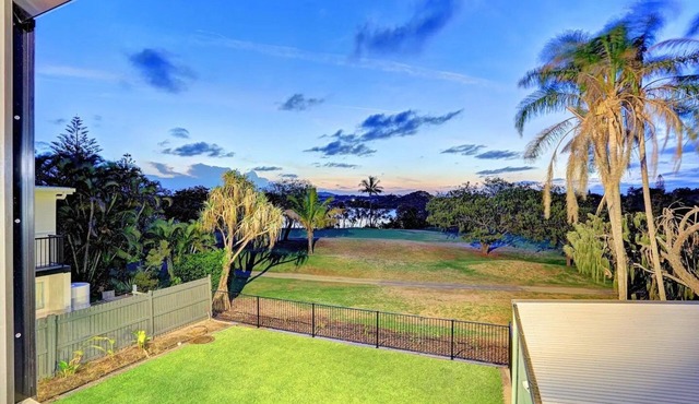 Executive style spacious home, 90 metres to patrolled beach