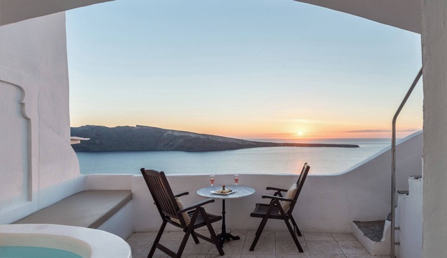 Executive Suite with Private Whirlpool & Caldera View