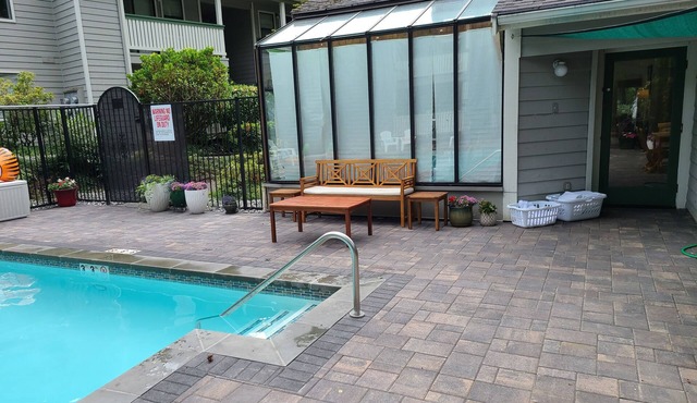 Executive Suite 2 bd 1 bth - 1st floor