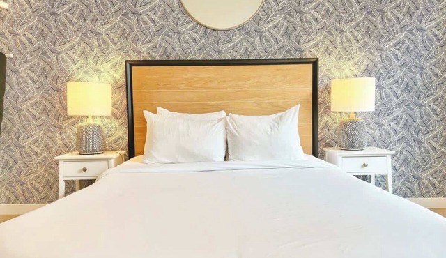 Executive Suite | 3 Blocks from Gaslamp Quarter