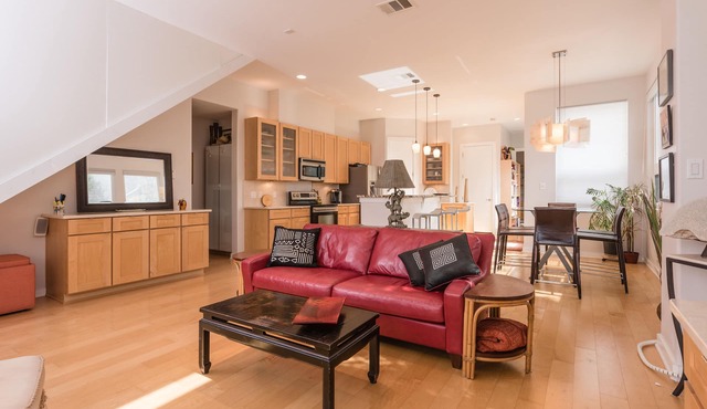 Executive Suite Condo in Central Austin