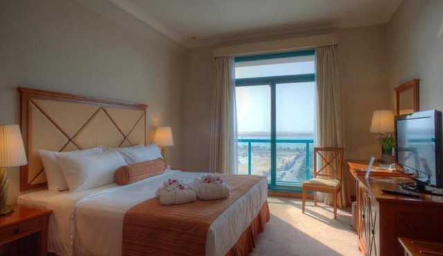 Executive Suite Near Heritage Park By Luxury Bookings