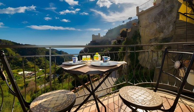 'Executive Suite' room with private balcony, sea view, Wi-Fi and air conditioning