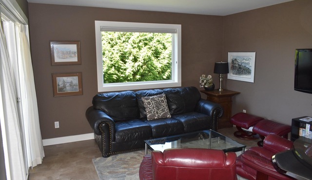 Executive Suite with commanding views - Claudette Ct.