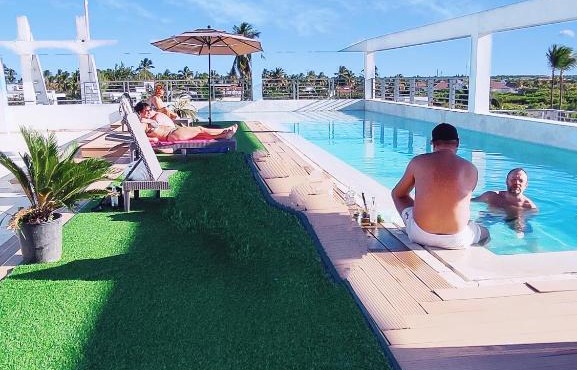 EXECUTIVE SUITES DUCASSI - ROOFTOP POOL and BEACH CLUB