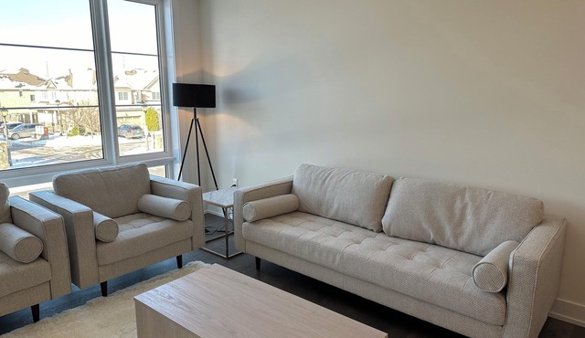 Executive Townhouse Burlington, this stylish place conveniently located to shops