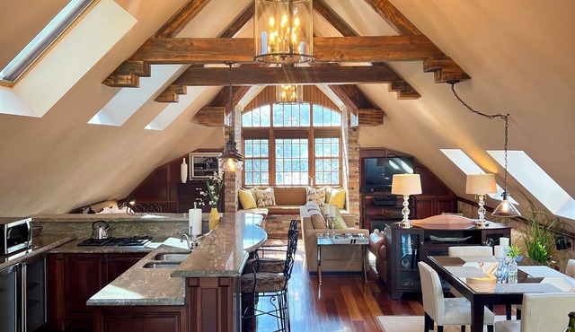 Executive Waterfront Loft- 30+ Days