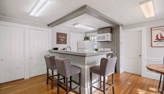 Exeter -1st Floor Large Furnished Two Bed One Bath