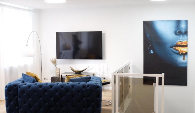 Exklusive Wohnung 104 m2 direkt am Rhein 1 km von der Messe