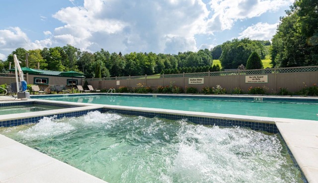 Expansive 2BR | Sleeps 10 | Ski-In