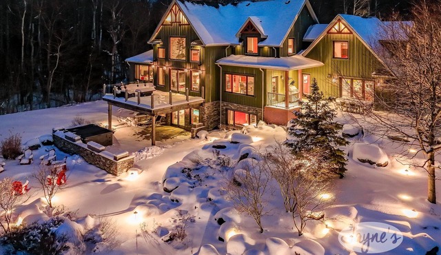 Expansive 6bed 5bath Chalet in The Blue Mountains! Hot Tub!