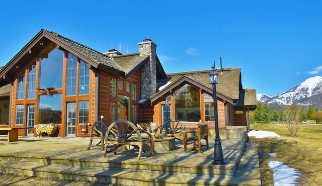 Expansive, Private Retreat just south of Wilson, Guest House included! Full Gym