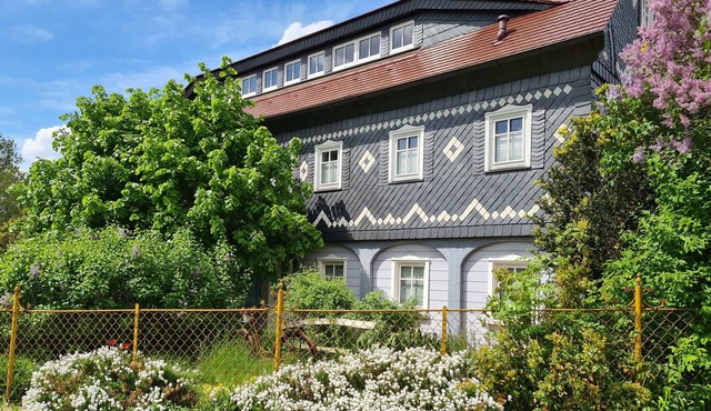 Experience monument protection: Stylish half-timbered attic with a feel-good climate