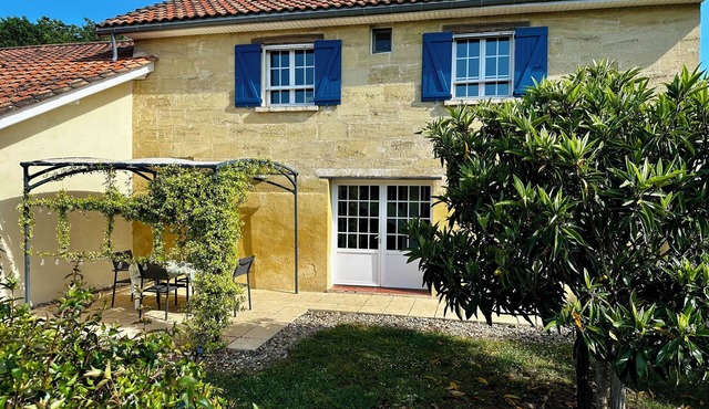 Experience Bordeaux's lovely country side on a winery only 25 min from Bordeaux