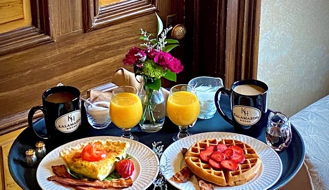 Experience a relaxing, cozy and friendly stay. Walking distance to downtown!
