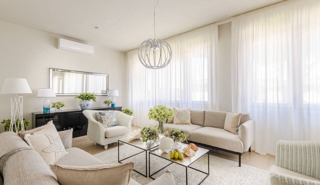 Experience Beachfront Coastal Elegance at Ocean Breeze