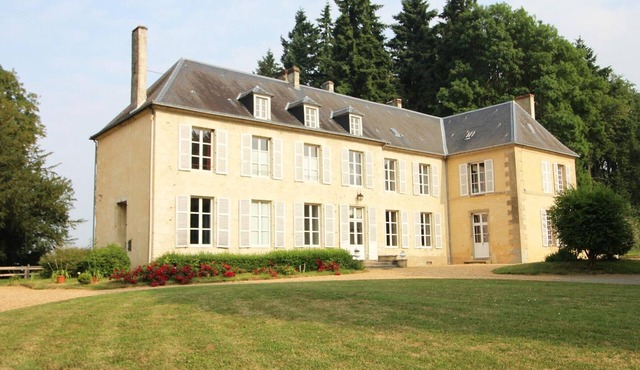 Experience Castle Charm with WiFi in Bellavilliers