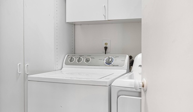 Experience Coastal Bliss: Your 3-Bedroom, 2-Bath Retreat Minutes from the Beach!