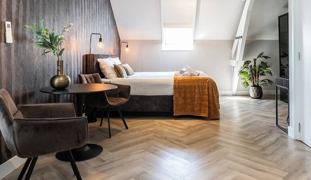 Experience comfort and convenience at Bed en Koffie, located in the heart of Tilburg Centrum. Perfect for business travelers or couples looking to Efteling overnachten or appartement huren Tilburg.